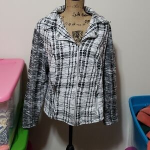 2xl white and black plaid zip up jacket.